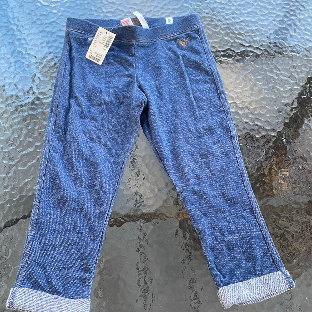 NWT, Girls Justice capri leggings.  Size 8.